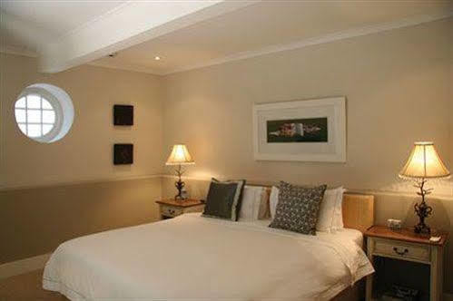 Four Rosmead Boutique Guesthouse Kaapstad Buitenkant foto